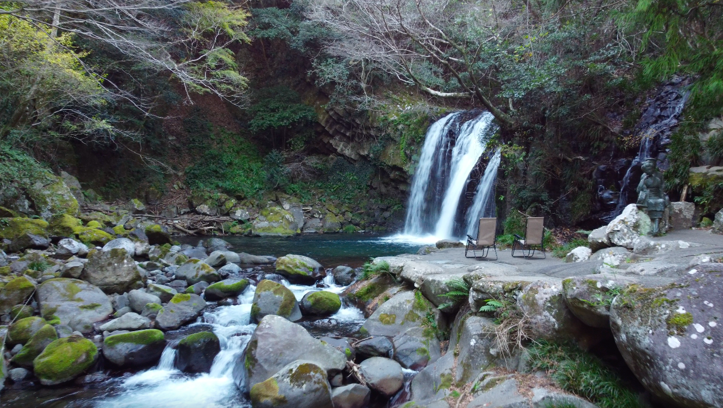 【1/27(土) 絶景サウナイベント】伊豆河津七滝・初景滝 "絶景でととのう"バンサウナ!(溶岩洞窟温泉付き) - テントサウナとたき火